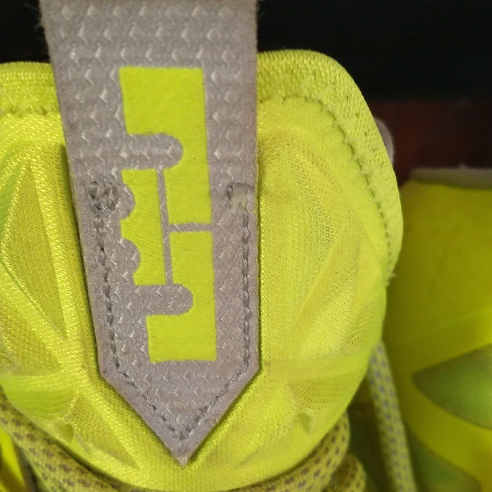 NIKE SNEAKERS! - Picture 9 of 14